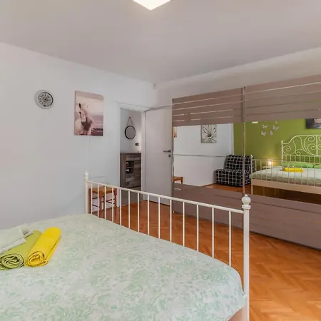 Pet Friendly In With Wifi Holiday home
