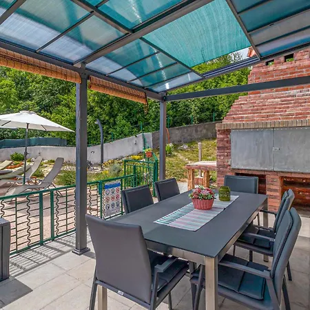 Pet Friendly In With Wifi Holiday home Ledenice